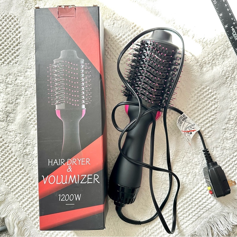4-In-One Hair Dryer Styling Brush With Ceramic Oval Barrel and Volumizer
1200W